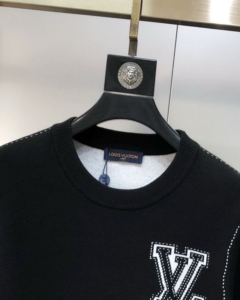 l0vis Vvtt0n sweater